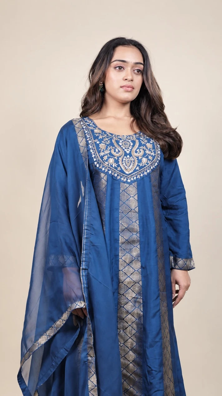 Neelam Noor – Royal Blue Embroidered Kurta Set by Gold Lady - Back View