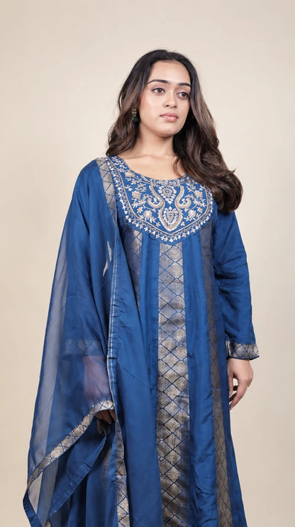 Neelam Noor – Royal Blue Embroidered Kurta Set by Gold Lady - Back View
