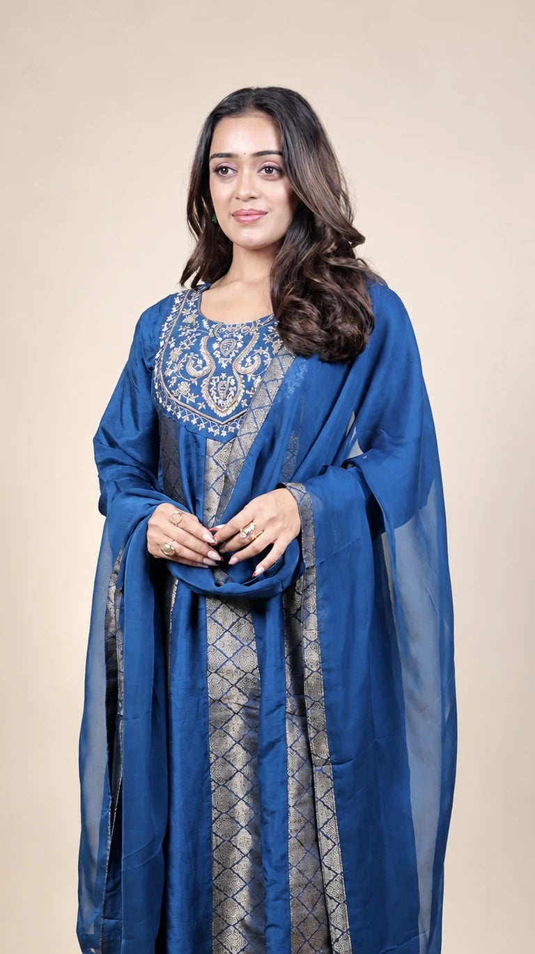 Neelam Noor – Royal Blue Embroidered Kurta Set by Gold Lady - Detail View