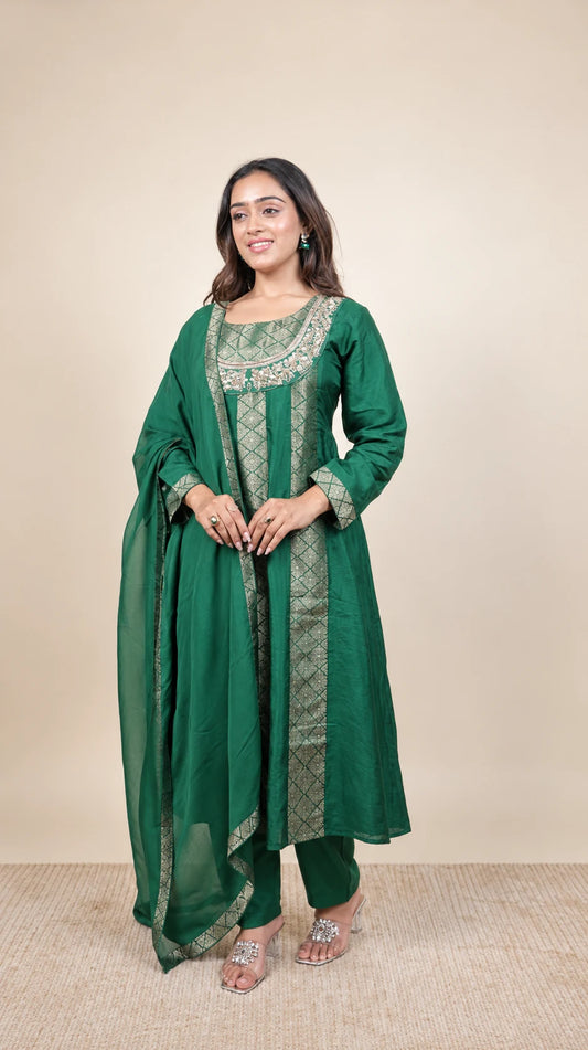 Panna Noor – Emerald Brocade Kurta Set by Gold Lady - Side View